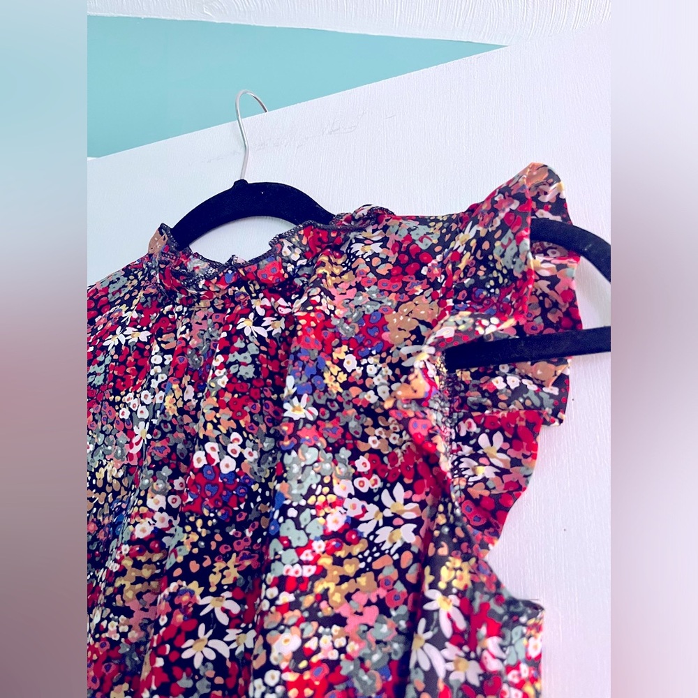 Short sleeve blouse with ruffle sleeves and key hole button back